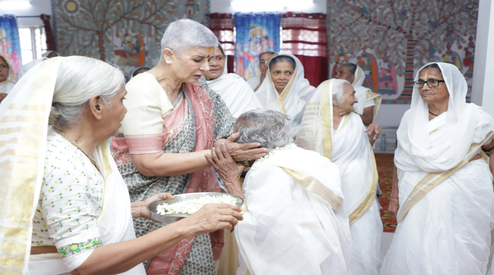 Help an Elderly Mother Live with Dignity – Your Kindness Can Change Her Life